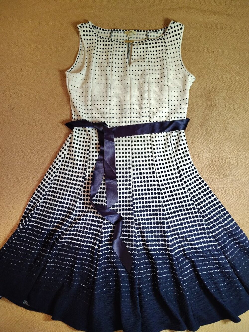 New! Haani Blue and White Sleeveless Midi Dress Sz L